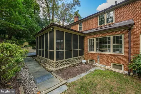 Exterior - 1109 Old Cedar Rd, Mclean, VA 22102 photo 4 of 10