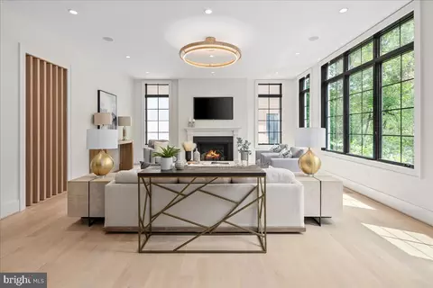 Living - 7011 Elizabeth Dr, Mclean, VA 22101 photo 1 of 2