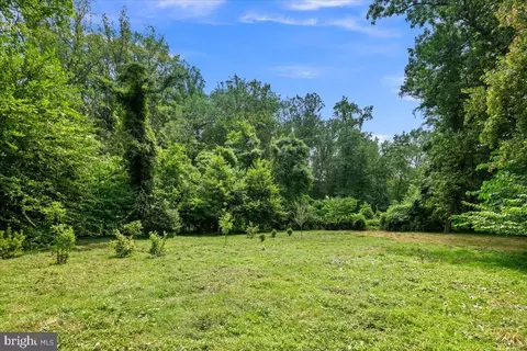 Exterior - 7011 Elizabeth Dr, Mclean, VA 22101 photo 6 of 6