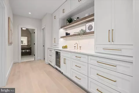 Entry Way - 7011 Elizabeth Dr, Mclean, VA 22101 photo 6 of 8