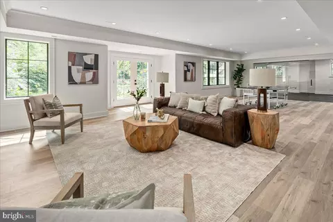 Living - 7011 Elizabeth Dr, Mclean, VA 22101 photo 2 of 2