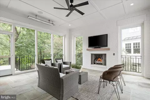 Exterior - 7011 Elizabeth Dr, Mclean, VA 22101 photo 5 of 6