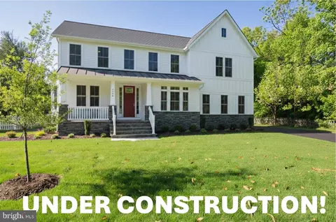 3612 Center Dr, Alexandria, VA 22309