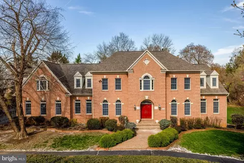 9906 Hessick Ct, Great Falls, VA 22066