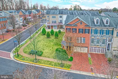 6739 Darrells Grant Pl, Falls Church, VA 22043