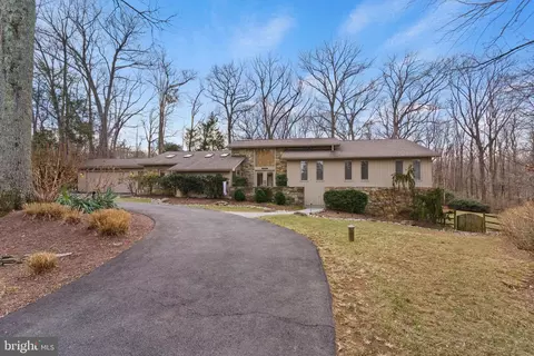 10124 Captain Hickory Pl, Great Falls, VA 22066