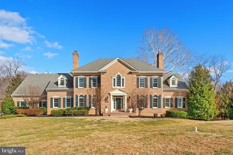 451 Seneca Rd, Great Falls, VA 22066