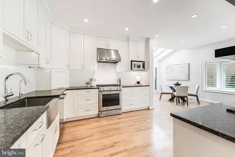 Kitchen - 1605 Aerie Ln, Mclean, VA 22101 photo 6 of 6