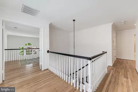 Entry Way - 1605 Aerie Ln, Mclean, VA 22101 photo 7 of 11