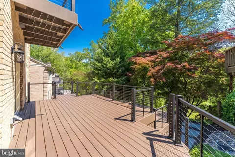 Exterior - 1605 Aerie Ln, Mclean, VA 22101 photo 9 of 10