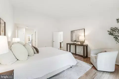 Bedroom - 1605 Aerie Ln, Mclean, VA 22101 photo 10 of 14