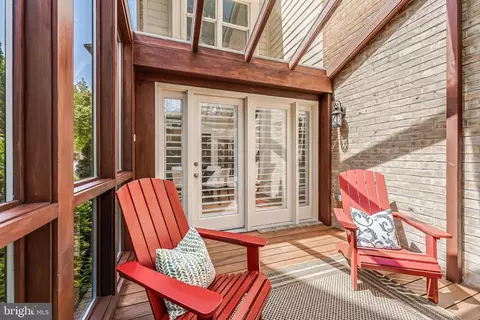 Exterior - 1605 Aerie Ln, Mclean, VA 22101 photo 5 of 10