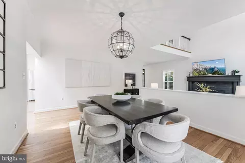 Dining - 1605 Aerie Ln, Mclean, VA 22101 photo 2 of 8