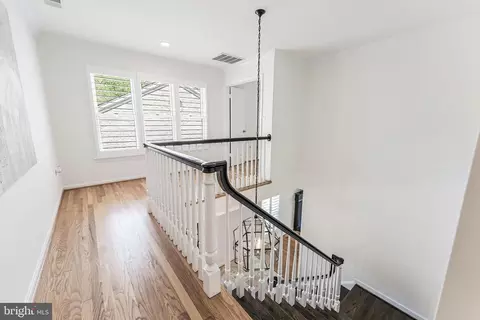 Entry Way - 1605 Aerie Ln, Mclean, VA 22101 photo 6 of 11