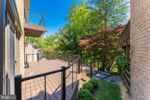 Exterior - 1605 Aerie Ln, Mclean, VA 22101 photo 10 of 10