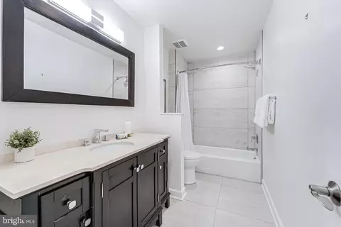 Bath - 1605 Aerie Ln, Mclean, VA 22101 photo 2 of 8