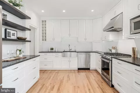 Kitchen - 1605 Aerie Ln, Mclean, VA 22101 photo 2 of 6