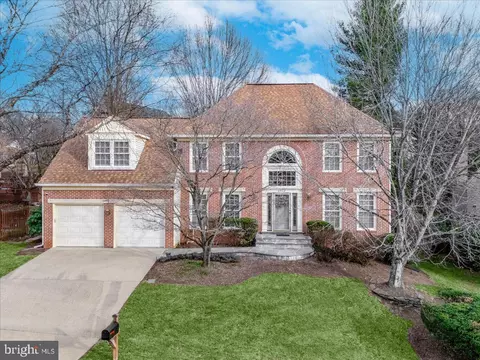 6902 Compton Heights Cir, Clifton, VA 20124