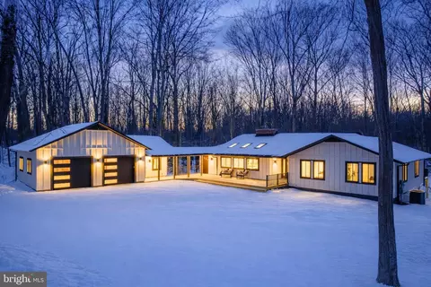 108 Interpromontory Rd, Great Falls, VA 22066