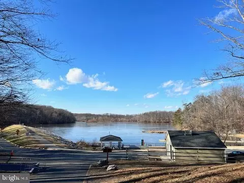 7269 Evanston Rd, Springfield, VA 22150