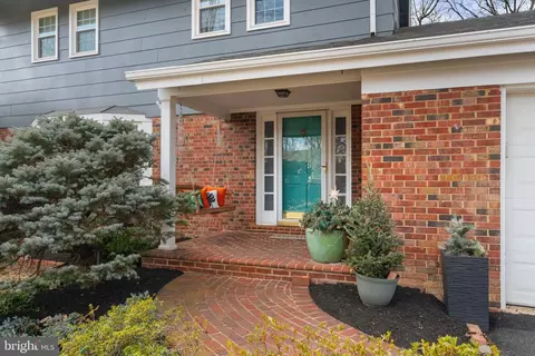 6102 Sherborn Ln, Springfield, VA 22152 photo 4