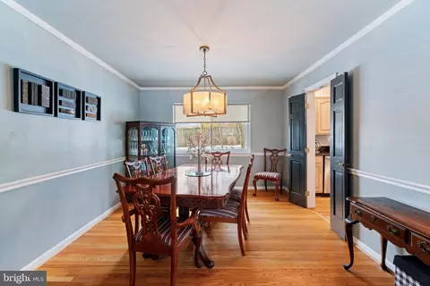 6102 Sherborn Ln, Springfield, VA 22152 photo 10
