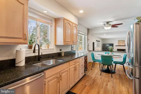 6102 Sherborn Ln, Springfield, VA 22152 photo 15