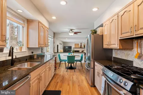 6102 Sherborn Ln, Springfield, VA 22152 photo 14