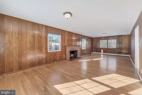 Living - 6161 Hardy Dr, Mclean, VA 22101 photo 12 of 17