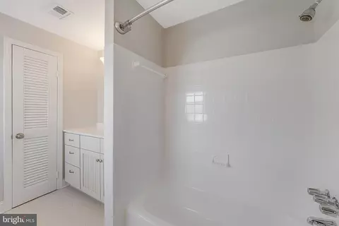 Bath - 6161 Hardy Dr, Mclean, VA 22101 photo 7 of 8