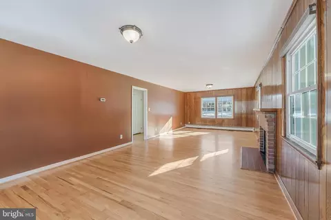 Living - 6161 Hardy Dr, Mclean, VA 22101 photo 11 of 17