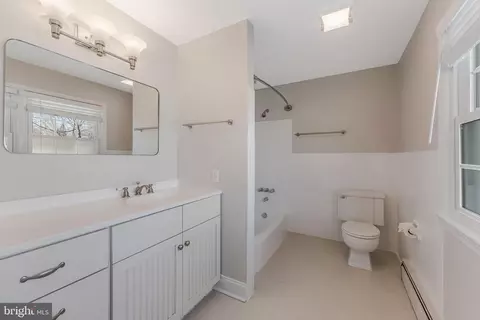 Bath - 6161 Hardy Dr, Mclean, VA 22101 photo 6 of 8