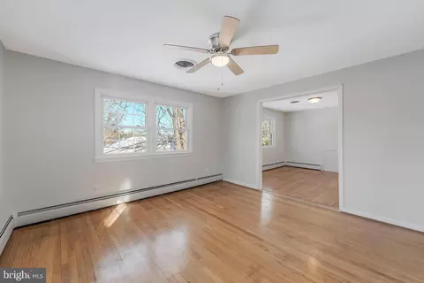 Living - 6161 Hardy Dr, Mclean, VA 22101 photo 13 of 17