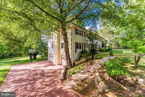 Exterior - 6161 Hardy Dr, Mclean, VA 22101 photo 5 of 11