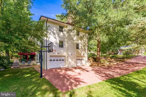 Exterior - 6161 Hardy Dr, Mclean, VA 22101 photo 6 of 11