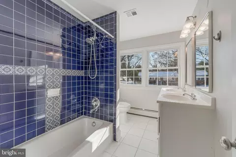Bath - 6161 Hardy Dr, Mclean, VA 22101 photo 3 of 8