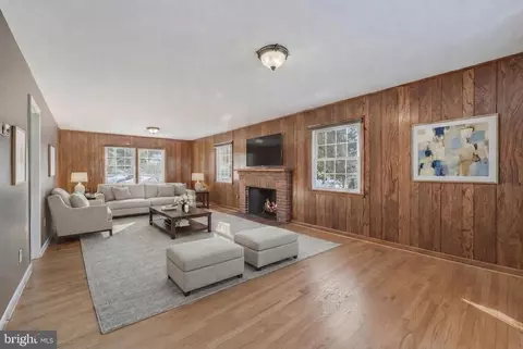 Living - 6161 Hardy Dr, Mclean, VA 22101 photo 8 of 17