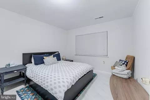 Bedroom - 2002 Golf Course Dr, Reston, VA 20191 photo 10 of 11