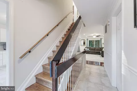Entry Way - 2002 Golf Course Dr, Reston, VA 20191 photo 2 of 9