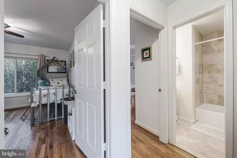 Entry Way - 2002 Golf Course Dr, Reston, VA 20191 photo 8 of 9