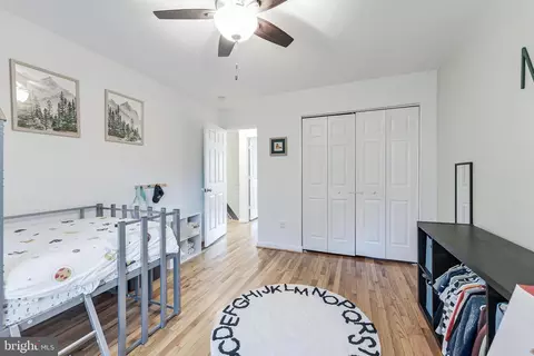 Bedroom - 2002 Golf Course Dr, Reston, VA 20191 photo 4 of 11