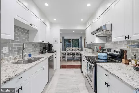 Kitchen - 2002 Golf Course Dr, Reston, VA 20191 photo 2 of 3