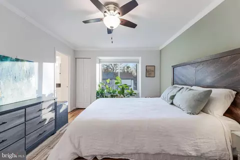 Bedroom - 2002 Golf Course Dr, Reston, VA 20191 photo 6 of 11