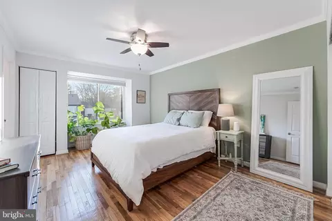 Bedroom - 2002 Golf Course Dr, Reston, VA 20191 photo 5 of 11