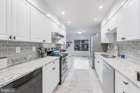 Kitchen - 2002 Golf Course Dr, Reston, VA 20191 photo 3 of 3