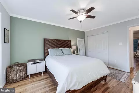 Bedroom - 2002 Golf Course Dr, Reston, VA 20191 photo 8 of 11