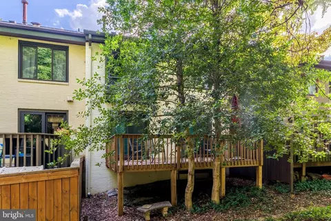 Exterior - 2002 Golf Course Dr, Reston, VA 20191 photo 6 of 6
