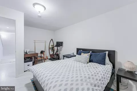 Bedroom - 2002 Golf Course Dr, Reston, VA 20191 photo 11 of 11