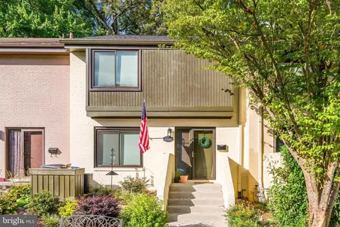 2002 Golf Course Dr, Reston, VA 20191