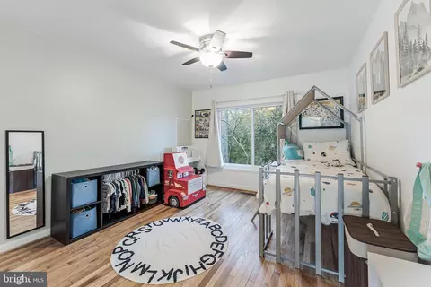Bedroom - 2002 Golf Course Dr, Reston, VA 20191 photo 3 of 11